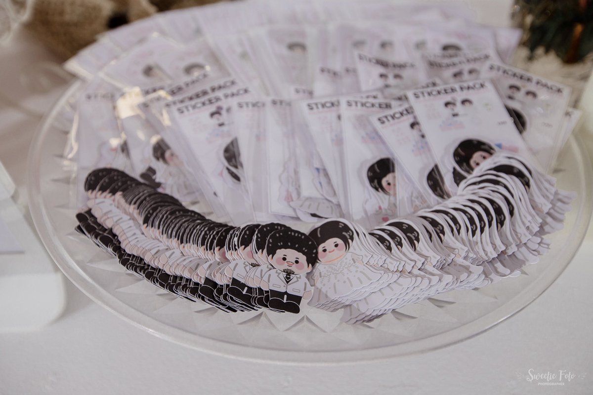 mqiusticker's tweet photo. สติกเกอร์ในงานแต่งของคนขายสติกเกอร์ เป็นชุดแรกที่ไปลอง เพราะส่งผลิตชุดล่าสุดไม่ทัน🤣👰🏻‍♀️🤵🏻‍♂️💐💍 https://t.co/5GM3IBs29z