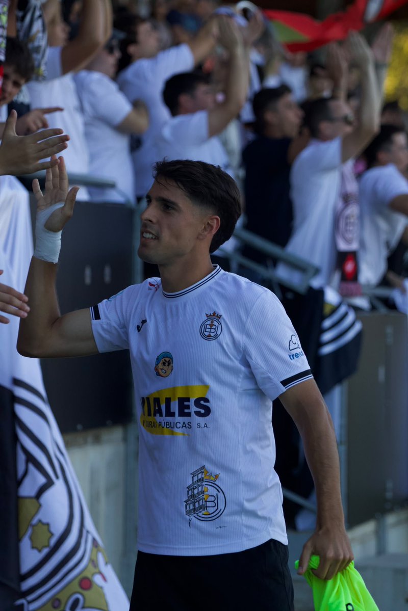 UEO1921's tweet photo. 🗣️ @oiram10r
"Molt content de formar part d’aquest club. Amb ganes de començar i conèixer els companys"
"És un projecte i un repte molt il·lusionant. Crec que puc aportar treball i desequilibri en atac"
"Tinc l’ambició de ser millor cada dia"
#ElClubCatalàDeVeritat #2RFEF2 https://t.co/bkZvFeysYu