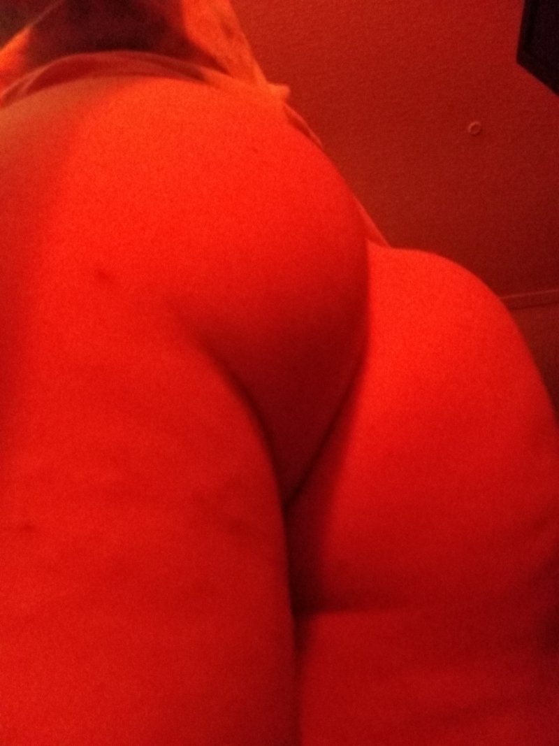 bigluvr08's tweet photo. genuine question tho, is my thighs/ass considered fat? ive thought so but kdk what others think :p https://t.co/ij3qEuhm2T