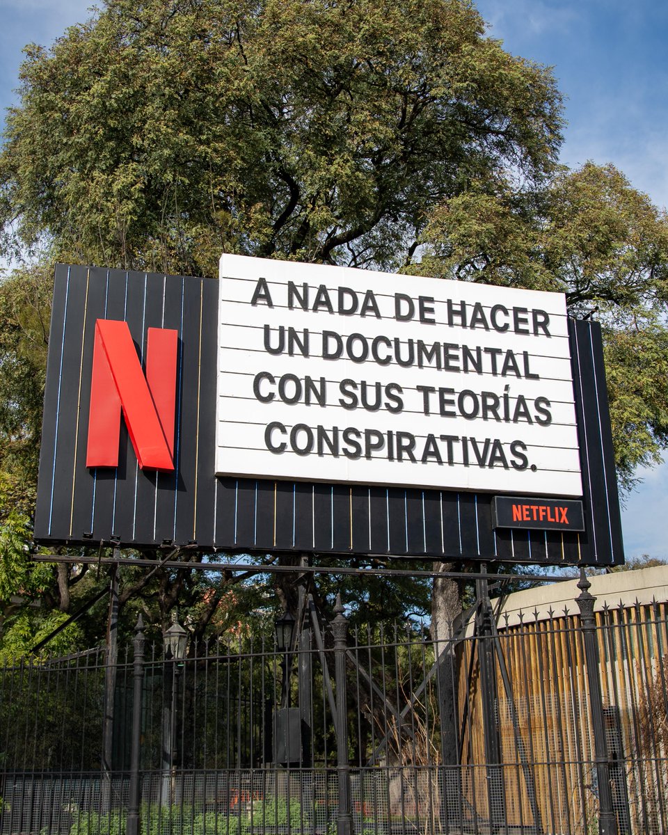 CheNetflix's tweet photo. Ya preparé la silla, el micrófono y las luces. Arranquen. https://t.co/7P8Kd7znta