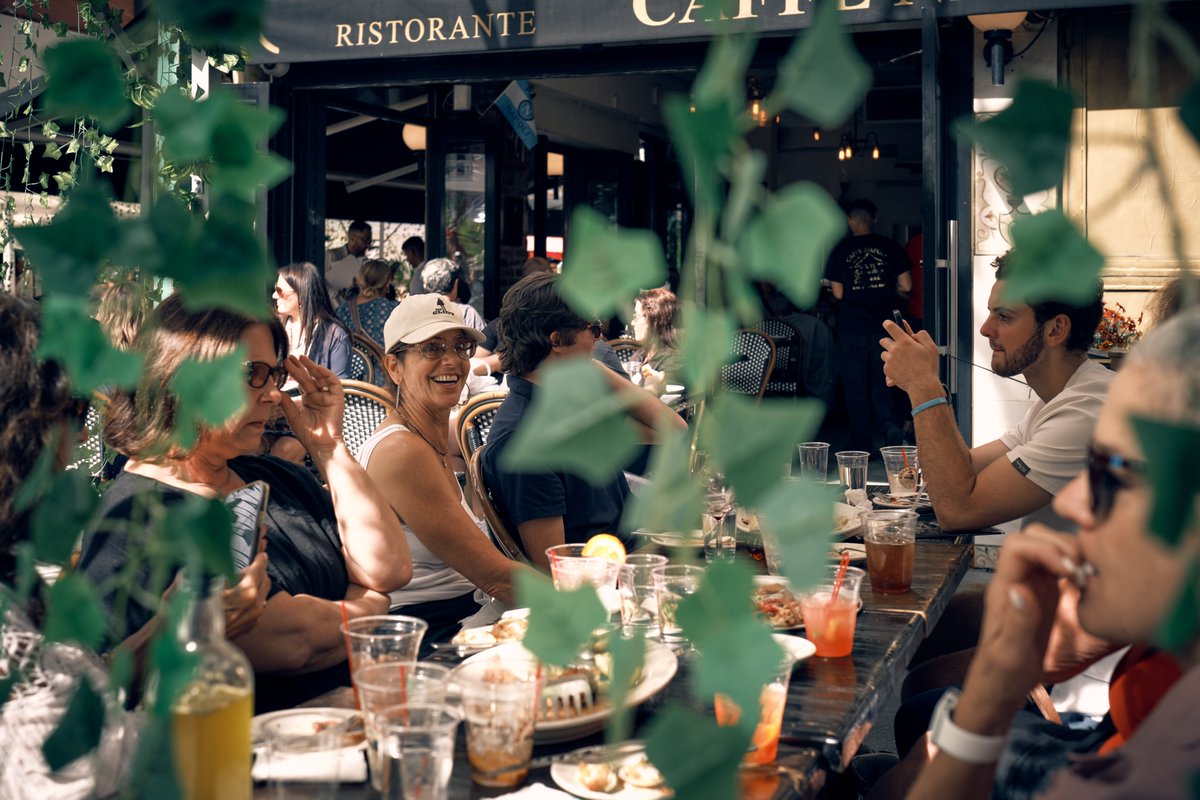 NYCPhotomaker's tweet photo. Big smile, Little Italy
#streetphotography #studyofthestreet https://t.co/pyFzqX1Aax