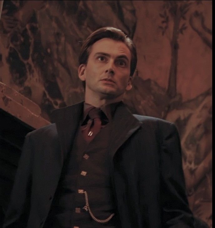 RaquelMariel2's tweet photo. Algo que siempre me molestó: en la peli El Cáliz de Fuego, Barty Crouch Jr es acusado por Karkarov de torturar a los papás de Neville. En la Orden del Fénix, Neville cuenta que fue Bellatrix. @jk_rowling esto de cambiar de directores me tiene mal recién ahora que soy adulta. 🥲 https://t.co/tlWqxRreRn