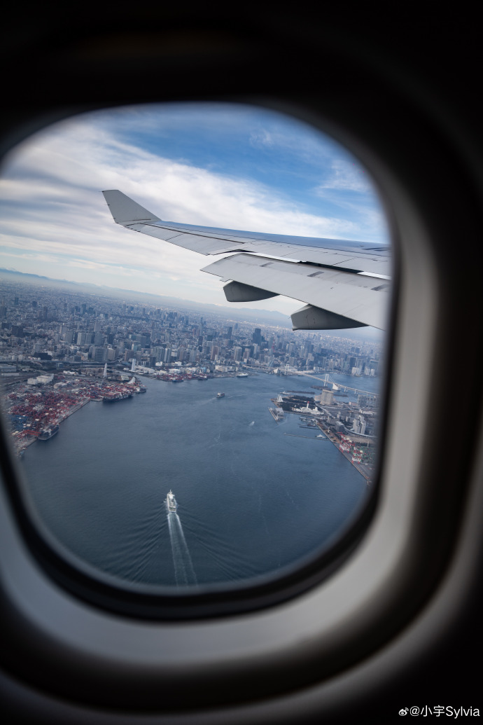 looknitr's tweet photo. [Just landed in Tokyo! Sky-high views, ramen on the way, and a perfect start to this week’s adventure ]， https://t.co/3NIMVw5AsJ