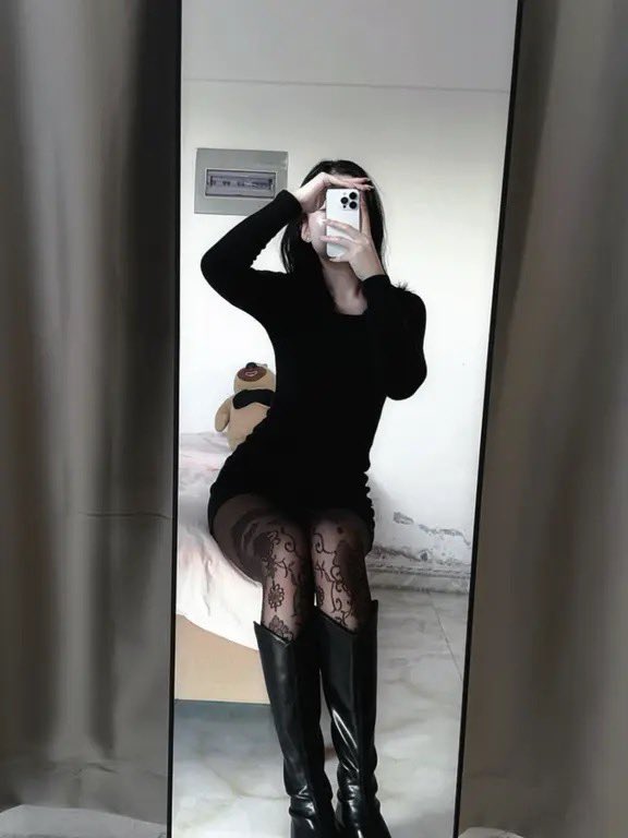 yzggga's tweet photo. 东胜最会的长靴黑丝主理人谁想要原味呢 https://t.co/BWnQFWPz0r