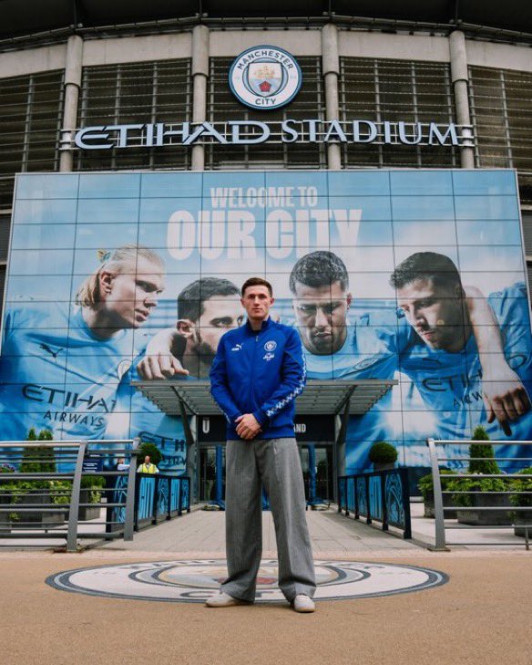 ManCityFra's tweet photo. Bienvenue à la maison 🏡 https://t.co/FMNMDNKQPh
