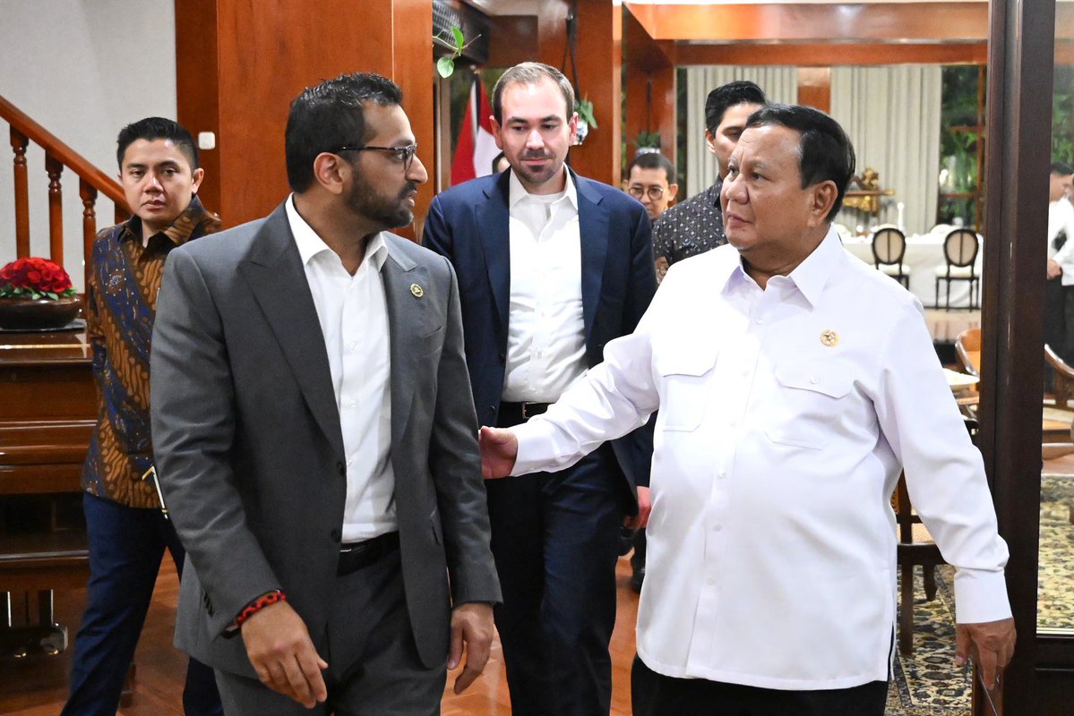 FBIDirectorKash's tweet photo. Great to meet with President Prabowo of Indonesia on our joint operations against scam centers stealing millions of dollars from Americans and Indonesians. 

We expanded the mission combatting the drug trade and capacity building in cyber and counterterrorism. We're grateful to have successfully grown our partnership to historic new levels through our engagements with the Indonesian National Police and BNPT.

We also personally hand delivered a collection of cultural artifacts that had been stolen and illegally taken to the U.S. from Indonesia years ago. This FBI repatriated these precious artifacts and they are now in their rightful place.