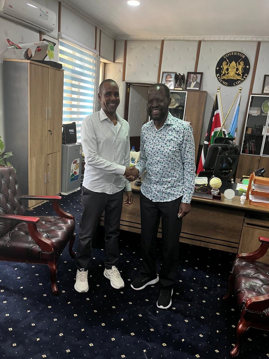 KAGRC_KE's tweet photo. Hon. Dr. Nuh Nassir Abdi, Chairperson of the @KAGRC_KE, held a consultative meeting with H.E. Prof. @AnyangNyongo, Governor of Kisumu County, to discuss strategies for improving livestock breeds in the county.

The Chairperson was accompanied by KAGRC’s Principal Extension Officer, Dr. Juma. The meeting was also attended by Mr. Ken Onyango, CEC Member for Agriculture; Mr. Aloice, Chief of Staff; Mr. Alwaka, County Attorney; and Mr. Washington Oded, FAO Representative.

Discussions focused on strengthening collaboration to enhance livestock breed improvement as a pathway to boosting productivity, increasing farmer incomes, and driving economic growth within the livestock sector in Kisumu County.
#LivestockDevelopment #Kisumu