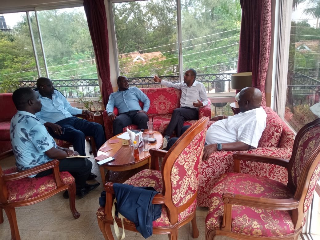 KAGRC_KE's tweet photo. Hon. Dr. Nuh Nassir Abdi, Chairperson of the @KAGRC_KE, held a consultative meeting with H.E. Prof. @AnyangNyongo, Governor of Kisumu County, to discuss strategies for improving livestock breeds in the county.

The Chairperson was accompanied by KAGRC’s Principal Extension Officer, Dr. Juma. The meeting was also attended by Mr. Ken Onyango, CEC Member for Agriculture; Mr. Aloice, Chief of Staff; Mr. Alwaka, County Attorney; and Mr. Washington Oded, FAO Representative.

Discussions focused on strengthening collaboration to enhance livestock breed improvement as a pathway to boosting productivity, increasing farmer incomes, and driving economic growth within the livestock sector in Kisumu County.
#LivestockDevelopment #Kisumu