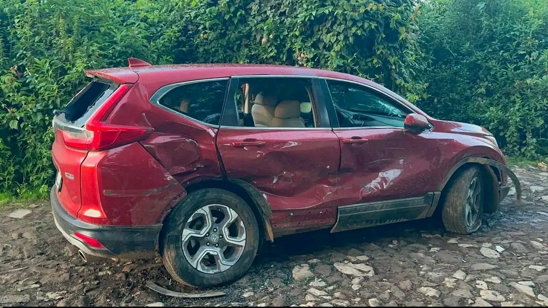 rcx900's tweet photo. Se enfrentan civiles armados en la colonia El Chicharrón, municipio de Salvador Escalante, #Michoacán; dejan tres camionetas baleadas. https://t.co/jGPzPDBGJa