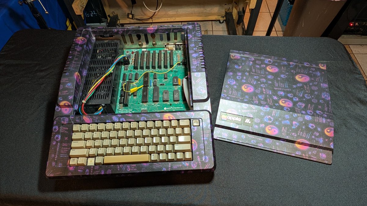 city_xen's tweet photo. Apple IIe hydro-dipped by Boisy, The CoCo Collector https://t.co/y88qwVMKkd https://t.co/55Ud4xez7B