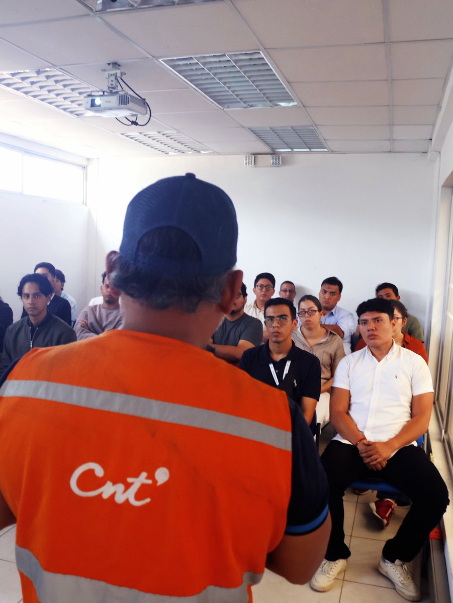 CNTinforma's tweet photo. Desde enero, @CNT_EC y @udeGuayaquil desarrollan capacitaciones para futuros profesionales en telecomunicaciones.

Estudiantes de Ingeniería en Telemática reforzaron sus conocimientos sobre redes GPON durante una visita a la Escuela Técnica Corporativa. 🎓🛜 https://t.co/IR5LCdFdSP