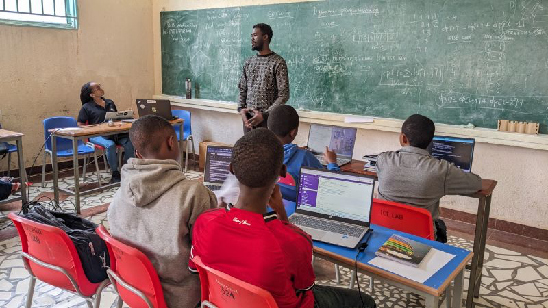 GlobTalent's tweet photo. 1/4

A WhatsApp group.

One big idea.

Less than two years later, Africa has an informatics Olympiad bringing together students from across the continent.

Here's the story behind the Pan-African Informatics Olympiad (#PAIO). 🧵 https://t.co/SGxiBD5f26