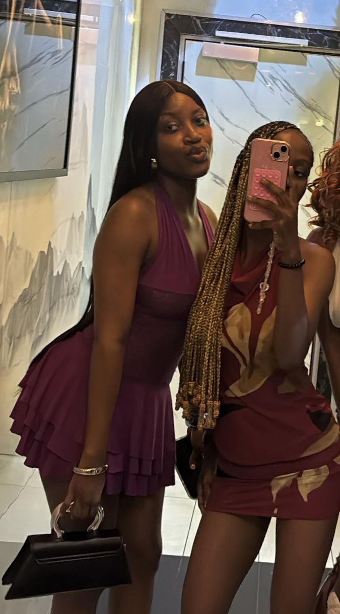 jumsbby's tweet photo. we’re obsessed 😍👭🏾 @Kemss_x https://t.co/zPv8l3pNB3