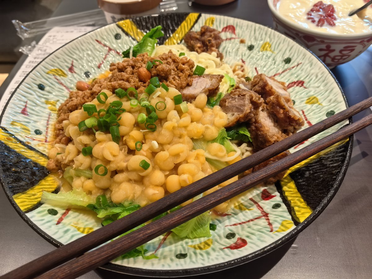 TexyMexy4's tweet photo. Just stumbled on the coziest hole-in-the-wall noodle spot in downtown! Hand-pulled noodles in their signature spicy beef broth Chef’s kiss A 10/10 for late-night cravings—will be back this weekend! https://t.co/L1lCG0unEX