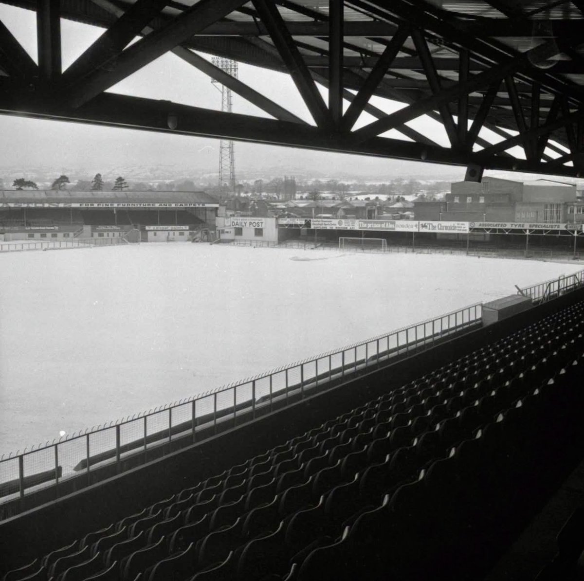 WrexhamafcW's tweet photo. View from the Yale
The Plas Coch stand
The Tech end
#RacecourseGround
#Wrexham
📸- The Leader https://t.co/u0XnBkfNJ5