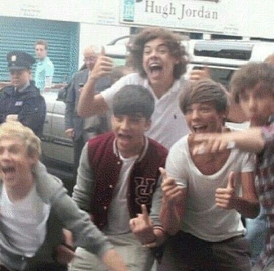 ta1kintomyself's tweet photo. world was so lucky to have them.
happy birthday! @Louis_Tomlinson @Harry_Styles @NiallOfficial @LiamPayne @zaynmalik #16yearsof1D https://t.co/5ghB6d8pyr