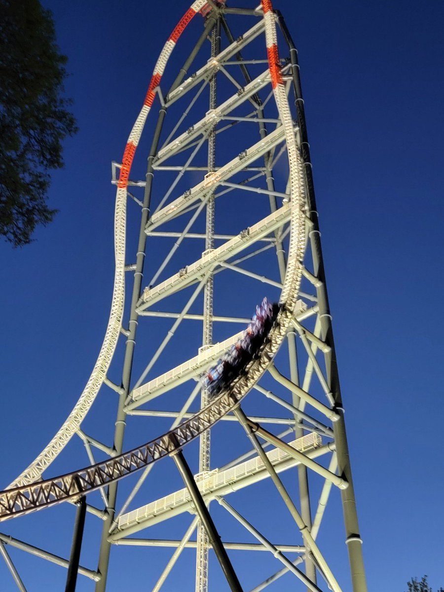 Cool_Coasters's tweet photo. 2015 ➡️ 2026
One coaster became a legend. Another chapter begins.
Some skylines change, but the feeling of looking up never does.
😎🎢🌇
#ThrowbackThursday #TopThrillDragster #TT2 #CoolCoasters #CoolCoastersAndSunsets https://t.co/6o5PV2Q4Lg