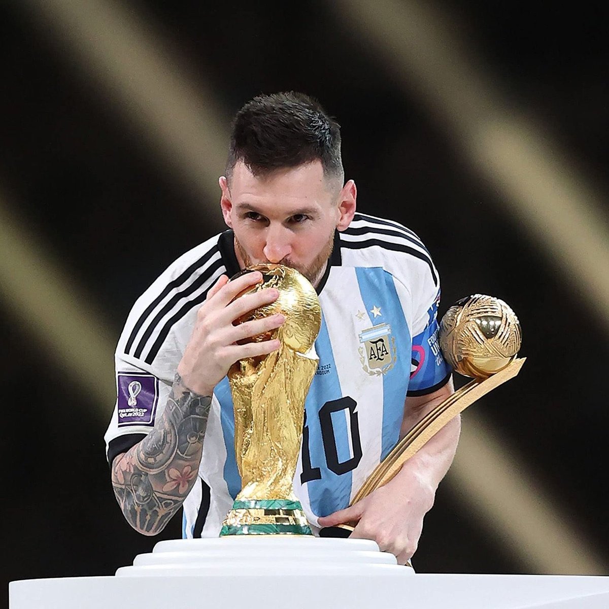 hyami26's tweet photo. @futurechase247 @ChampionsLeague You are gay 😂

Yeah he did just perfect. 

There you go 👇🏼
Now show me where your goat does that and I will deactivate. https://t.co/9yTZkAmAjT