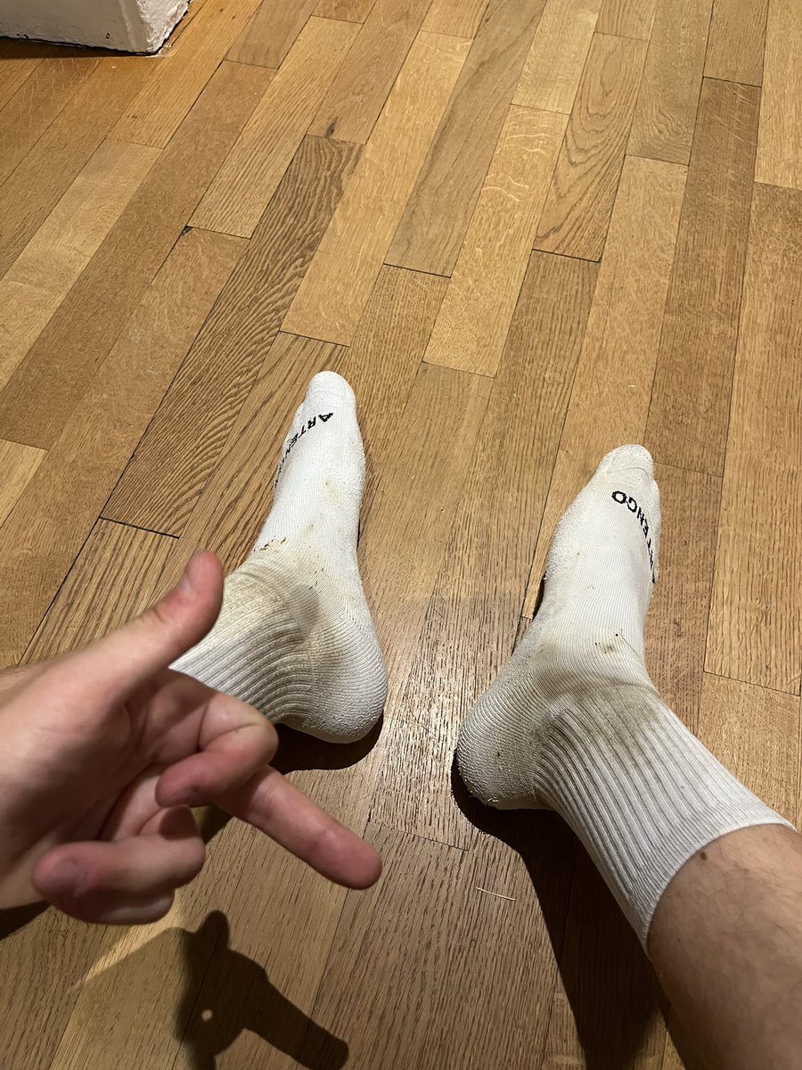 MaitreEdgard54's tweet photo. Les chiennes qui veulent un colis c’est dans mes dm 😈💸
#findom #moneyslave #cashmaster #kiffeur #cho7 https://t.co/M693nkU7zI