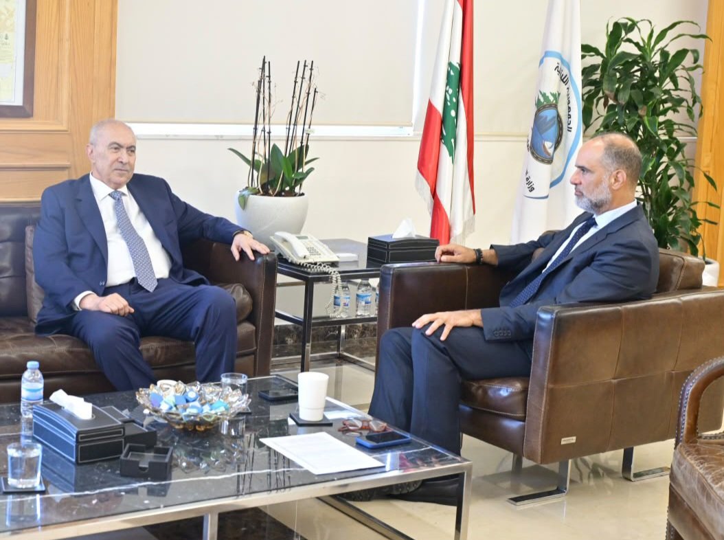 fmakhzoumi's tweet photo. قمتُ، برفقة زميلي النائب فيصل الصايغ، بزيارة معالي وزير الأشغال العامة والنقل فايز رسامني، حيث بحثنا في الأوضاع العامة في لبنان والمنطقة، والتطورات السياسية الراهنة، إضافةً إلى التحديات التي تواجه البلاد، وضرورة تكثيف الجهود الرسمية والإنمائية بما يلبّي احتياجات المواطنين ويعزز حضور الدولة في مختلف المناطق.

كما تناولنا عددًا من الملفات الإنمائية والخدماتية، وفي مقدمها المبادرة التي أطلقتها مؤسسة مخزومي لاستكمال مشروع إنارة الشوارع بالطاقة الشمسية في منطقة بشامون ولاحقًا عرمون والشويفات، لما لهذا المشروع من أثر مباشر في تعزيز السلامة العامة، وتحسين نوعية الحياة، والتخفيف من الأعباء الناجمة عن انقطاع التيار الكهربائي.

وبحثنا أيضًا في ملف تزفيت الطرقات في هذه المناطق، حيث أكدنا أهمية المباشرة بتنفيذ الأعمال في أسرع وقت، لا سيما أن الاعتمادات اللازمة لها أُدرجت ضمن موازنة عامي 2025 و2026، بما يسهم في تحسين البنية التحتية وتلبية احتياجات الأهالي.

وأكدنا أهمية مواصلة التنسيق بين مختلف الجهات المعنية للإسراع في تنفيذ المشاريع الإنمائية والخدماتية، بما يخدم المصلحة العامة، ويعزز الإنماء المتوازن في مختلف المناطق.
@MPFaysalSayegh