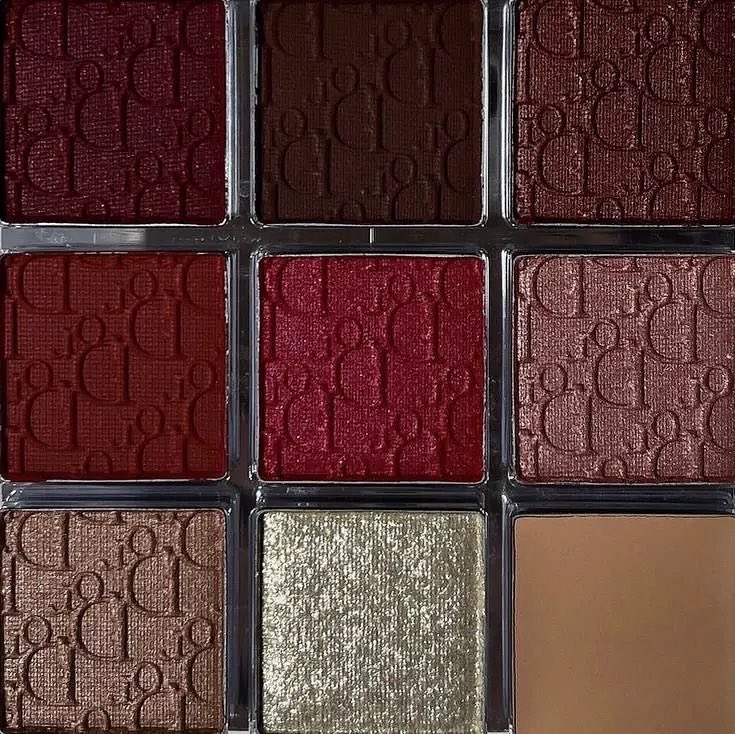 fftprophecy's tweet photo. how pinterest sees me 🚀

makeup palette
flower
sea
dress https://t.co/irLA9zButW