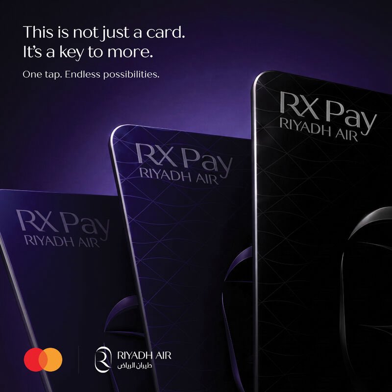 FintechTraveler's tweet photo. 🚨 طيران الرياض تكشف عن بطاقة RX Pay بالشراكة مع Mastercard 💳✈️

البطاقة صُممت لربط الإنفاق اليومي بمكافآت السفر، وستصدر بالتعاون مع عدد من البنوك السعودية.

أبرز المزايا:
• 💳 تعمل في جميع المتاجر التي تقبل Mastercard حول العالم.
• ✈️ كسب نقاط سفير بوينتس على المشتريات اليومية وحجوزات السفر.
• 🌍 دعم التعاملات متعددة العملات.
• 💸 إمكانية تقسيم المدفوعات والتقسيط (بحسب البنك المصدر).
• 🎁 استبدال النقاط في الرحلات أو لدى المتاجر التي تقبل Mastercard.

سيتم إطلاق البطاقة أولًا في السعودية، مع التوسع لاحقًا إلى الأسواق الدولية.

حتى الآن لم تُعلن طيران الرياض عن أسماء البنوك المصدرة أو تفاصيل الفئات والرسوم والمزايا الكاملة.