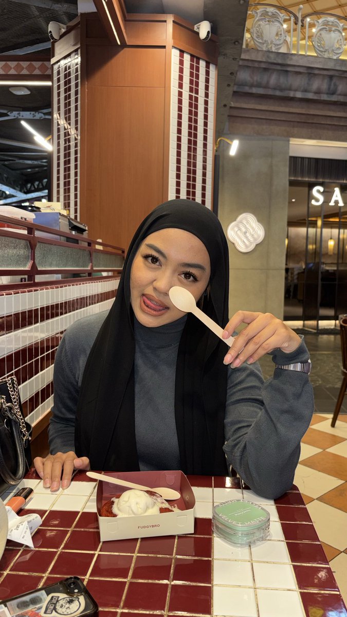 hmmiew's tweet photo. thanks to my adek selalu bagus potoin ehe https://t.co/olwpvWfG3F