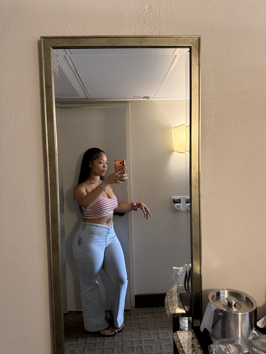 _torimichelle__'s tweet photo. 🫧 https://t.co/clghsrZ6wE