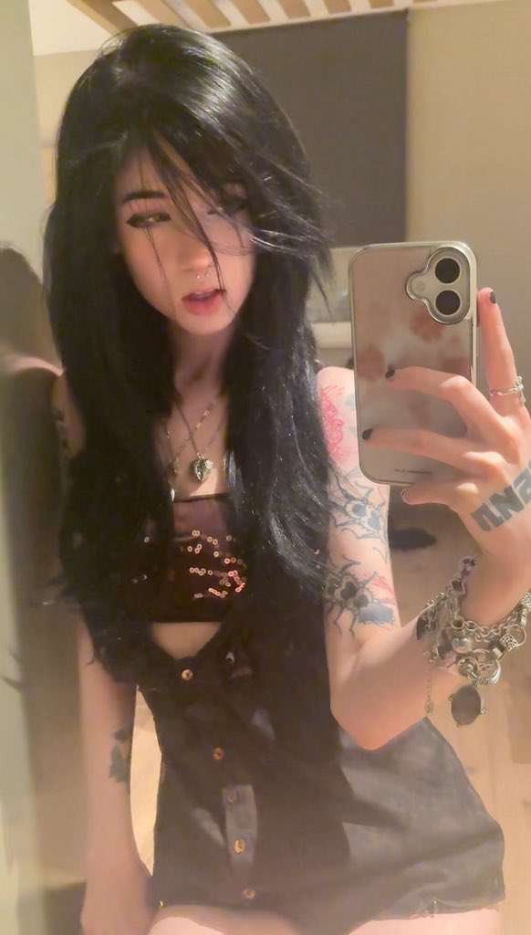 sushiflvredmilk's tweet photo. Hello I am back https://t.co/Q1MDkt9tjq