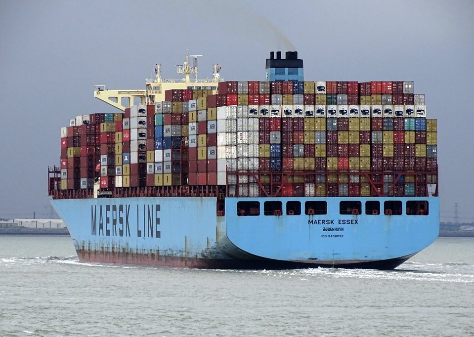 Pascal_Laurent_'s tweet photo. 🇺🇦 🇷🇺 MAERSK SUSPEND SES SERVICES PORTUAIRES AVEC L'UKRAINE.
Cela devient beaucoup d'opérer proche du port d'Odessa.
La Russie détruit systématiquement ce qui sort ou entre du port d'Odessa afin de couper cette source de financement pour les activités militaires du régime de Kiev. Les médias occidentaux qui jubilaient à chaque fois qu'un navire russe était frappé en mer Noire rigolent beaucoup moins aujourd'hui...