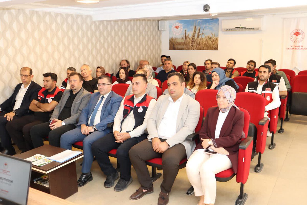 Bayburt_Tarim's tweet photo. 📋 B-REÇETE Bilgilendirme Toplantısı Yapıldı

📍 Tarım ve Orman Bakanlığı tarafından hayata geçirilen B-REÇETE Sistemi kapsamında, Gümüşhane İl Tarım ve Orman Müdürlüğü toplantı salonunda bilgilendirme toplantısı düzenlendi. https://t.co/qSFECYwIQg