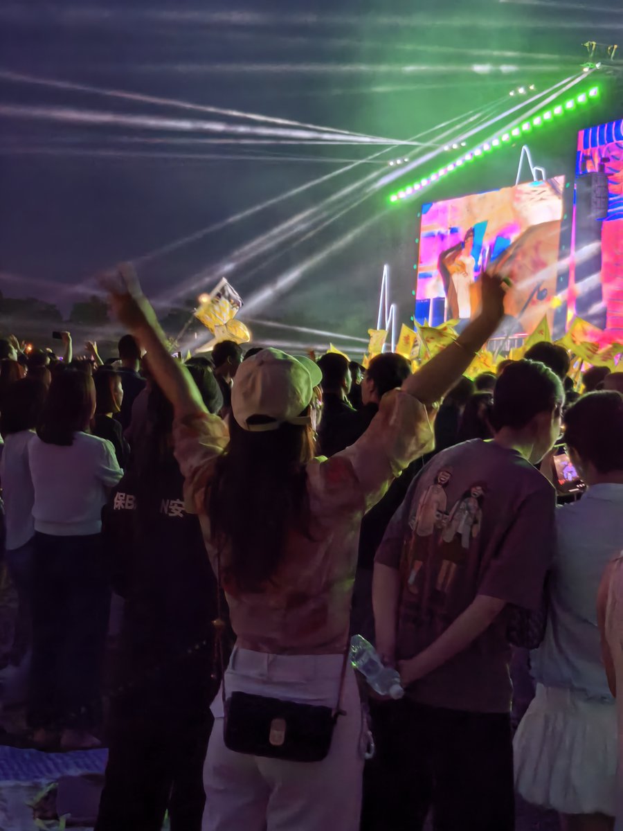 MeioLitroDeCabo's tweet photo. Last night's indie band gig was pure magic—raw vocals, killer guitar riffs, and the crowd singing every word like one big family. Can’t wait for their next show!， https://t.co/bUQN3ebP6B