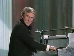 TalkingPicsTV's tweet photo. Order! Settle down now for the "turns" at THE WHEELTAPPERS AND SHUNTERS SOCIAL CLUB (1974) at 8:30pm, featuring #BrotherhoodOfMan #RussConway and #PJProby with hosts #BernardManning and #ColinCrompton your Chairman. https://t.co/9O8gnLHrnO