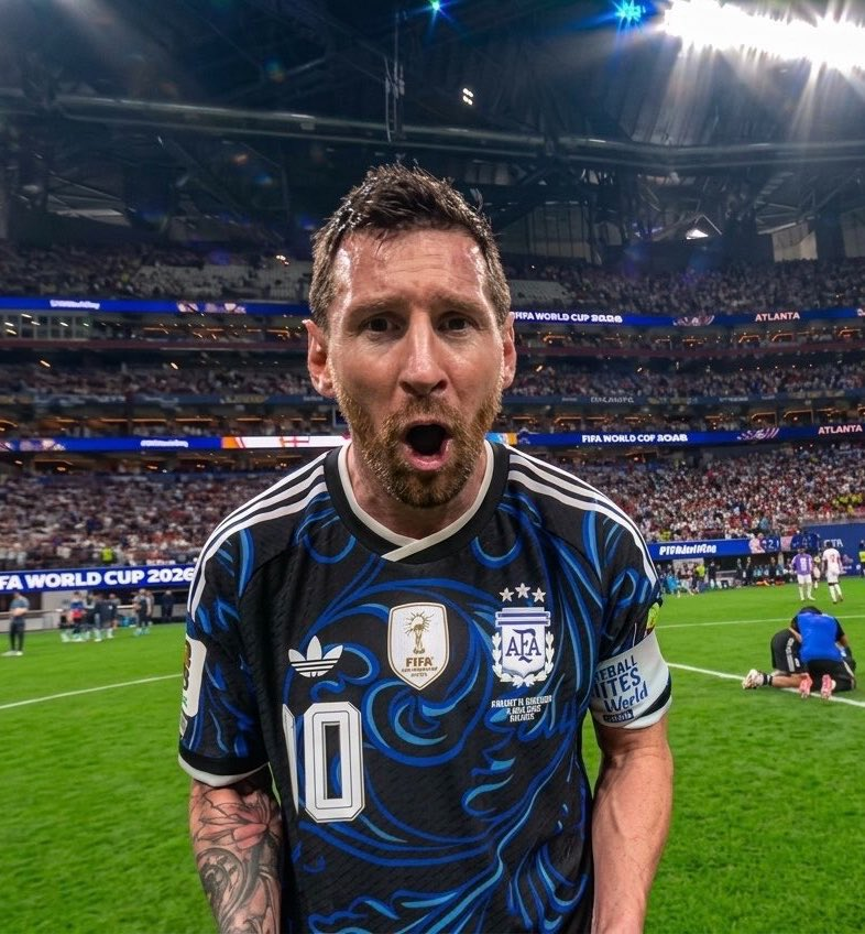 a5medv's tweet photo. أفضل رياضي في التاريخ، داخل وخارج الملعب، أفضل شخص في كل شيء، بدون منافس في أي شيء. https://t.co/EzGCUxZBKt