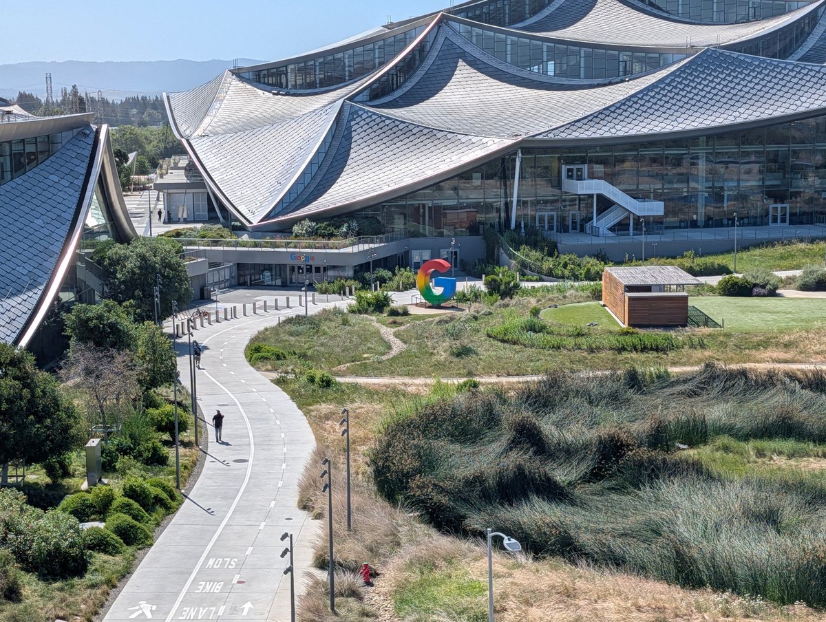 lifeatgoogle's tweet photo. The massive concrete Google ‘G’ statue outside our Bay View office recently got a fresh new look to match our brighter, bolder AI-era logo.
This wasn't an easy feat, as you can't just slap paint on a 15-foot-tall concrete giant. To pull this off, the team had to engineer and plan for materials that are both flexible and resilient, dodge unpredictable weather windows, and bring in a specialist to hand-blend the gradient across a massive surface. The coolest part? It's now the only 'G' statue in the entire company painted entirely by hand, giving it a little extra human character making it our “Super G”. 
Check out the new look and meet some of the Googlers who are already loving the upgraded backdrop!