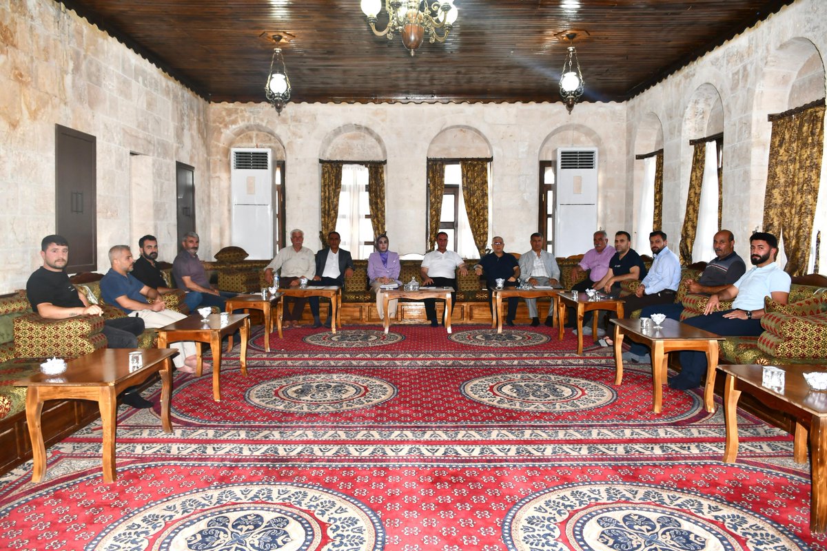 EyyubiyeAkParti's tweet photo. Her şey Eyyübiye için! 

İlçe Başkanımız Süleyman Elgün, Teşkilat Başkanımız Kemal Süt, Seçim İşleri Başkanımız Ümmügülsüm Bağmancı, Yönetim Kurulu üyelerimiz Aziz Kırmızı, Zeynel Abidin Catın, Ahmet Bozkurt ve Gençlik Kolları Başkan Yardımcımız Abdullah Yıldız ile birlikte; Eyyüp Nebi, Osmanlı, Eyyübiye, Kendirci, Süleymanşah, Selçuklu, Hayati Harrani ve Onikiler mahalle başkanlarımızla istişare toplantısında buluştuk.

Mahallelerimizin bugünü ve yarını için planladığımız çalışmaları değerlendirdik.

Toplantımızın hayırlara vesile olmasını diliyoruz.

#MilletimizleYolumuzBir
#SüleymanElgün #AkEyyübiye #Eyyübiye

@RTErdogan @Akparti @abuyukgumus @hakanaksu058 @farukaytek @mustafaelitas @acarfaruka @Ziverozdemir @milhamigunbegi @bybekirbozdag @AEminOnenOfis @ProfDrDusak @CYAZMAC @malicevheri @ibrahimeyyupogl @HikmetBasak_63 @av_mfaruk @ElgunSuleyman @SalihAldeniz5 @Serkankrmz63 @SbrKnk @ihalilesiyok