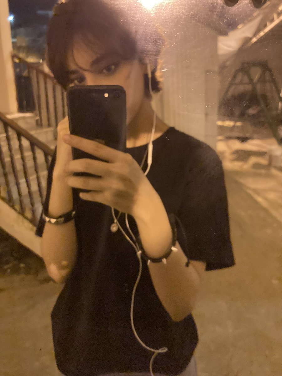 creppyaf's tweet photo. iPhone 6 and a scar on my face https://t.co/489T5n87Vk