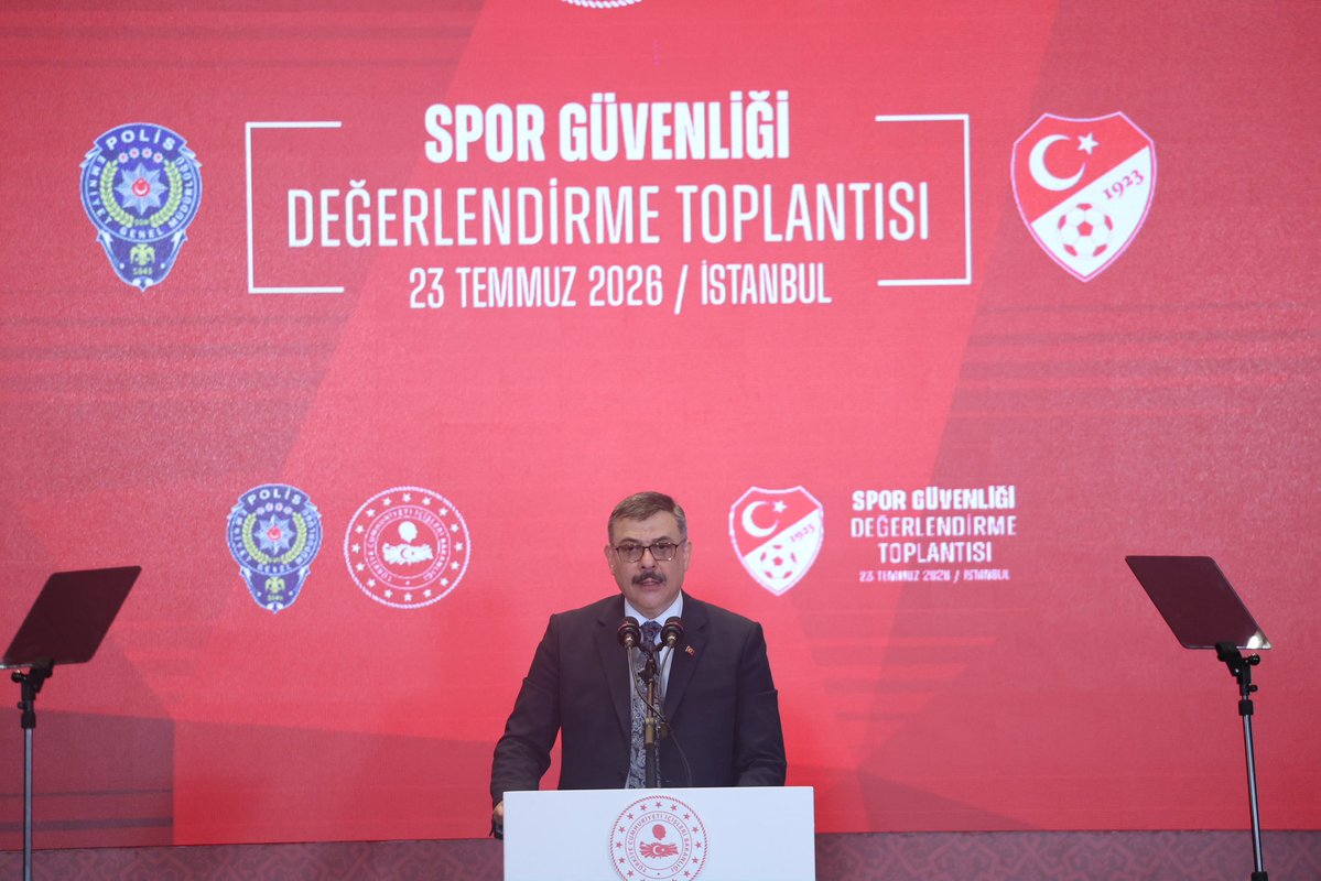 SafaKocoglu's tweet photo. 📍İstanbul

Türkiye Futbol Federasyonu ev sahipliğinde; Bakanımız Dr. Osman Aşkın Bak ve İçişleri Bakanımız Sayın Mustafa Çiftçi’nin katılımlarıyla gerçekleştirilen 2026-2027 Sezonu Öncesi Spor Güvenliği Değerlendirme Toplantısı’na katıldık.

Toplantımızın; spor kültürünün daha da yaygınlaşmasına, tribünlerde huzur ve güven ortamının güçlenmesine, Türk futbolunun marka değerinin artmasına katkı sunmasını temenni ediyorum.

Yeni sezonun tüm spor camiamız için hayırlı olmasını diliyorum.