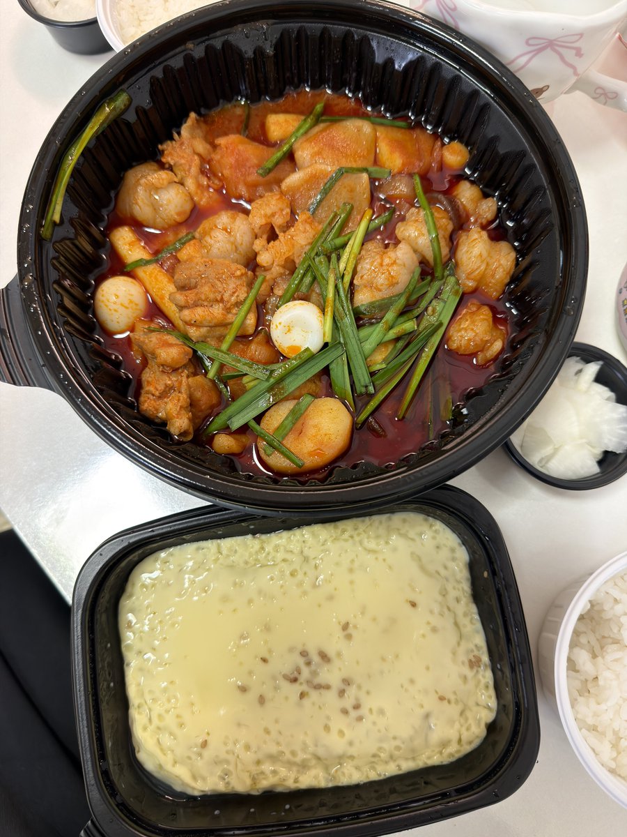 l00py_00's tweet photo. DT1日目からドカ食いチャンネル🎶
ほんとに太るて、目の視界悪すぎるけど一日中歩き回れるぐらいには元気>ᴗ<✧ https://t.co/g8vfcdgLmR