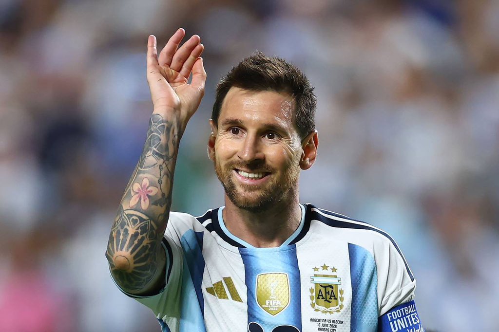 Aj0ofweb3's tweet photo. Over 80,000 Fans Petition FIFA for Argentina–Spain World Cup Final Replay Amid Referee Controversy. https://t.co/Rft4GDLqAk