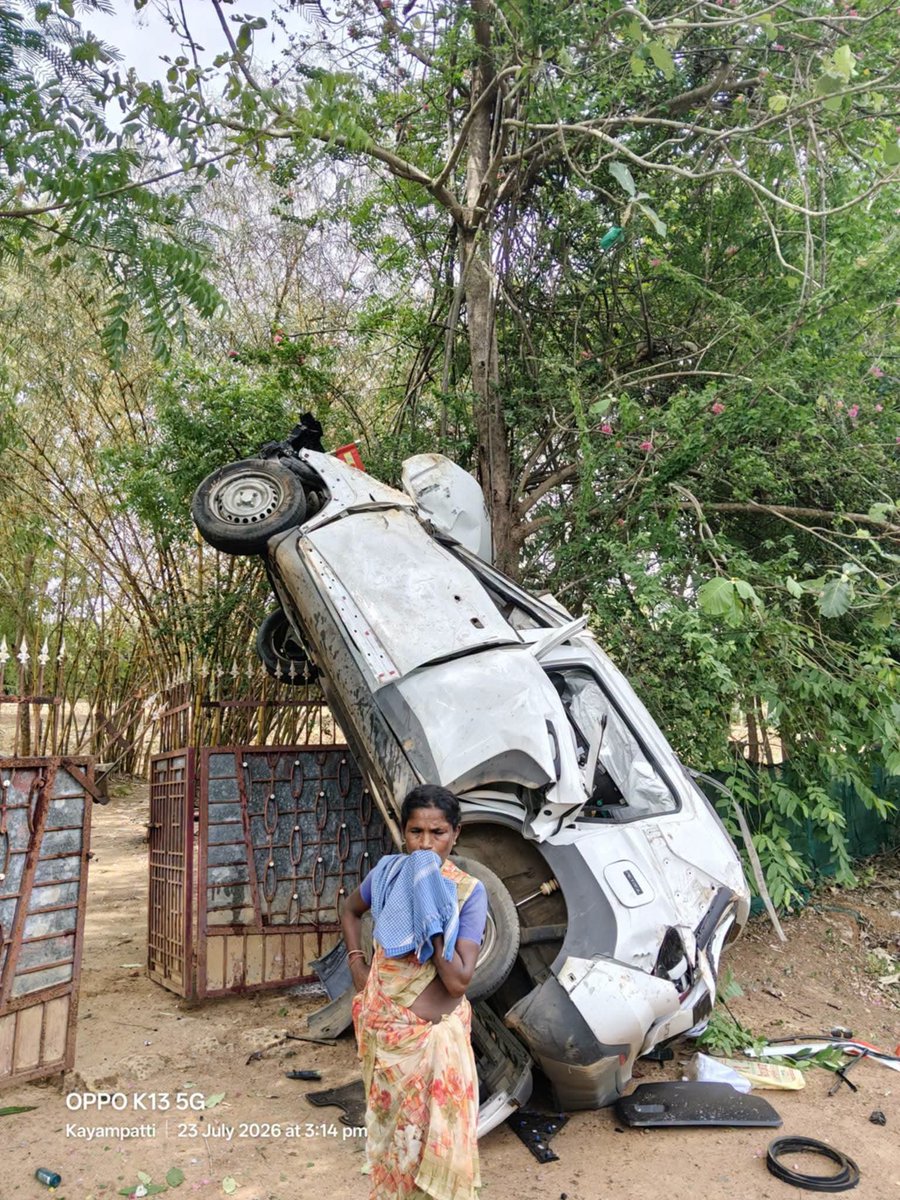 Ranjith_Rayappa's tweet photo. ஜனநாயகன் படம் பாத்துட்டு.. 

புல்லா சரக்கை போட்டுட்டு இராவணன் மவன்டான்னு பாடிககிட்டு வண்டியை கொண்டு போய் சொருவிட்டானுங்க... 

(pudukottai-Alangudi rd) Luckily no casualities.. 

But இருந்தாலும் இவர்களுக்கு அரசு வேலை உண்டா CM சார் @TVKVijayHQ 

#TVKVijay‌Fails https://t.co/hPF3zeJGy1