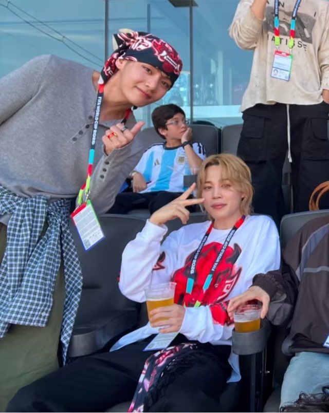 vminnightsky's tweet photo. VMIN CRUMBS👍🏼🩷✌🏼 https://t.co/AsdlYizInj
