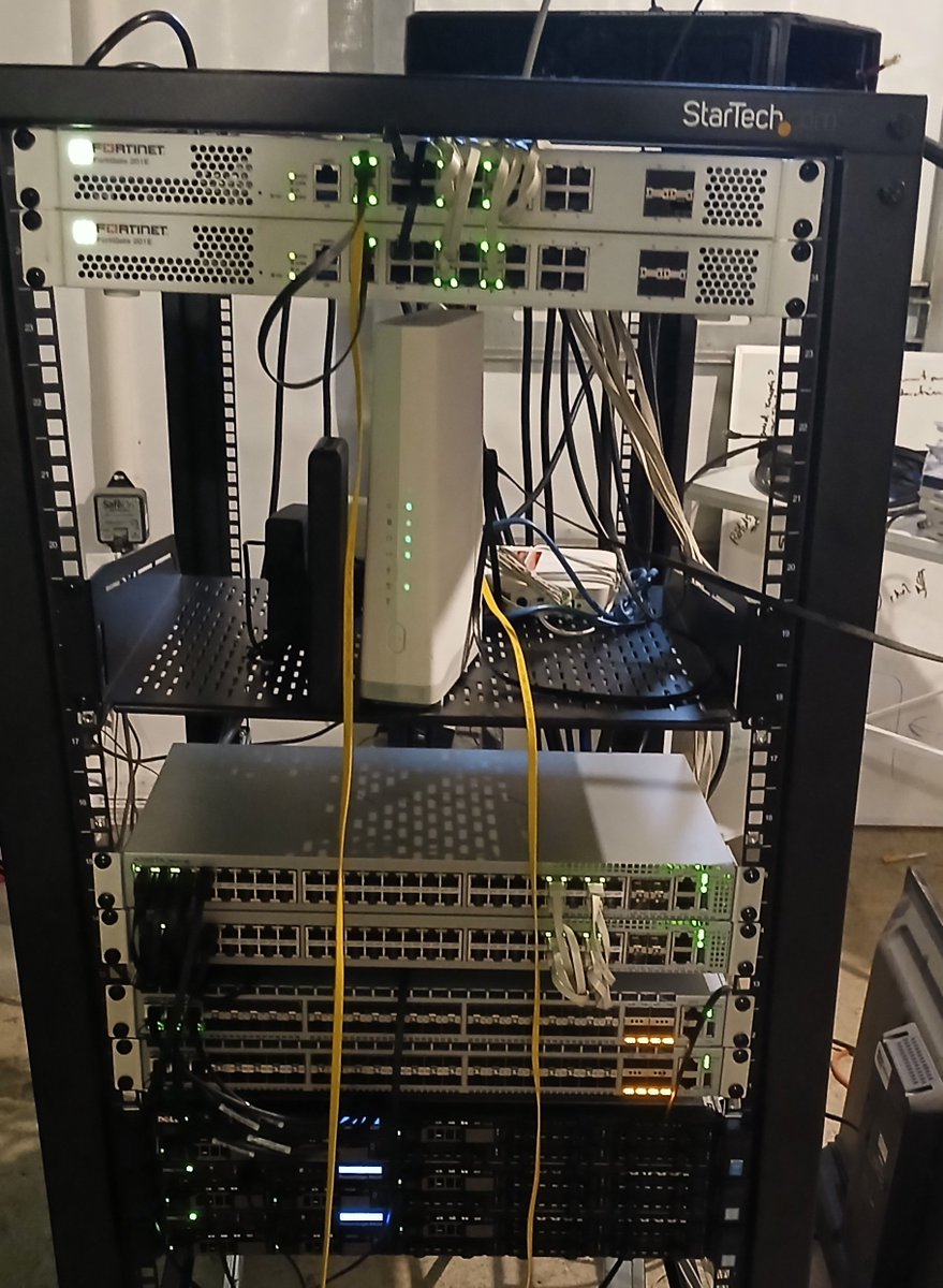 NolansLab's tweet photo. I've finished it! 🥳  I'm 1,700 miles away and forgot to take a pic before I left (All 4 servers are racked.) but I did get this one.

In the words of Borat, "Very nice!"

#homelab https://t.co/NxNYleekSR
