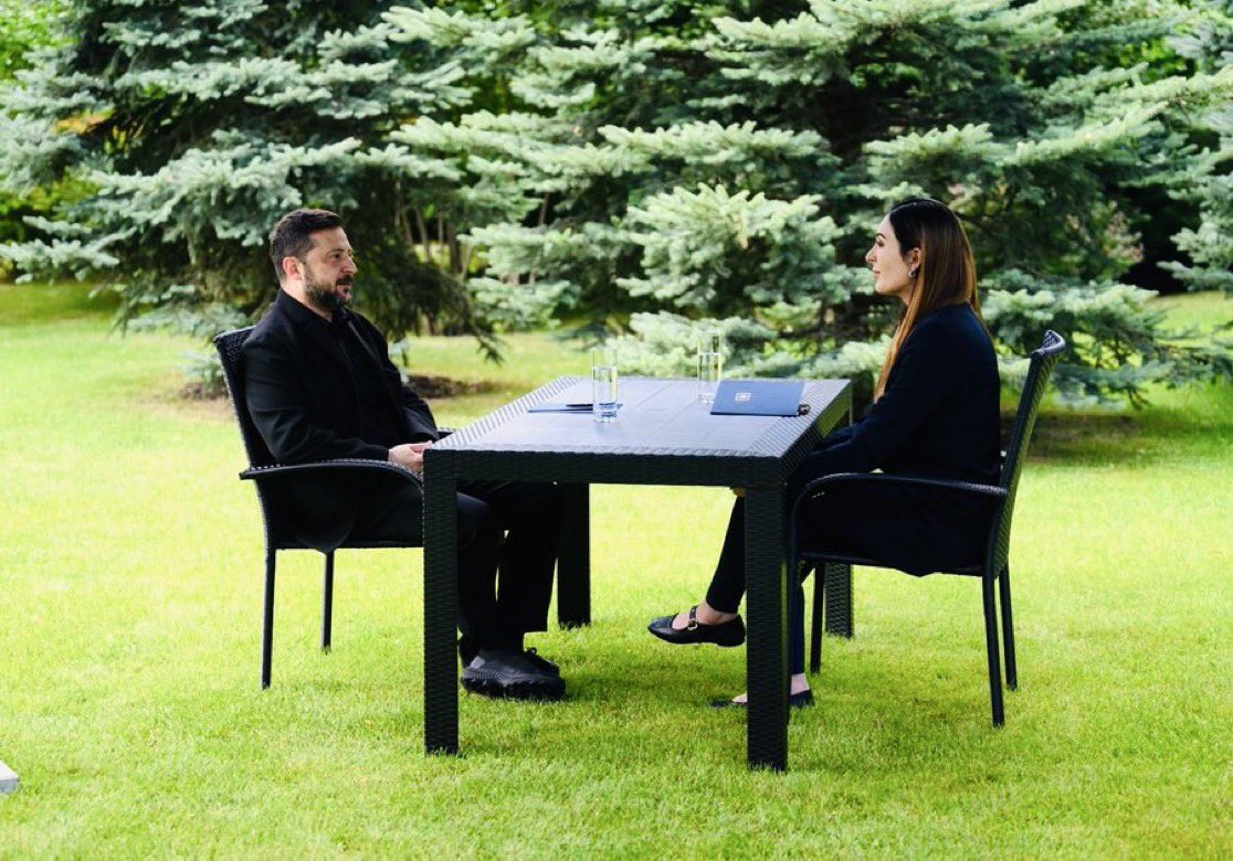 sentdefender's tweet photo. Laura Loomer meeting with Ukrainian President Volodymyr Zelensky. https://t.co/MOj5ne0Qgw
