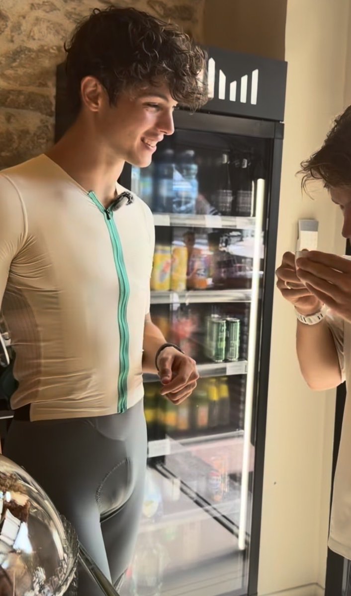 akulluzz's tweet photo. i know these are for aerodynamics or whatever but i can literally see the outline of ollie’s dick and balls https://t.co/s2qnafrBdv