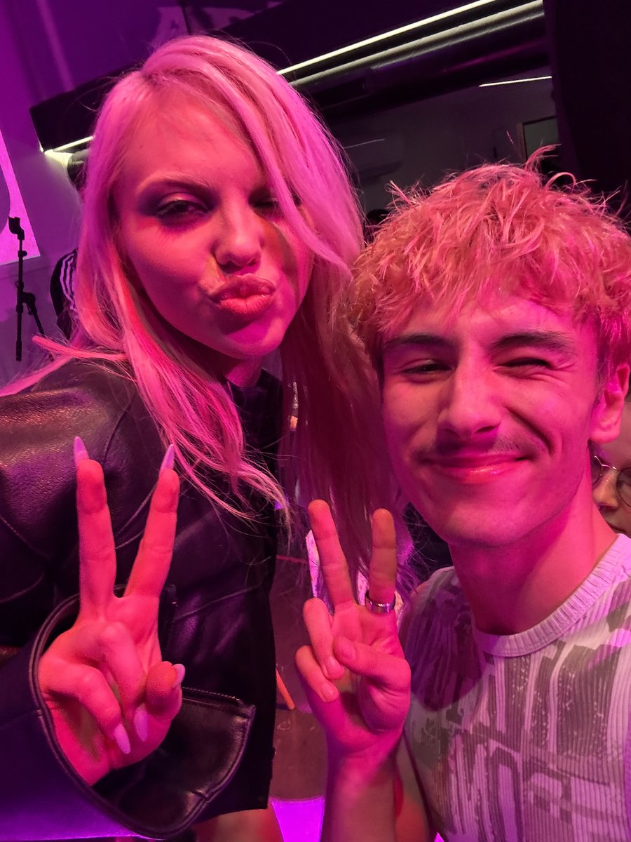 929SELFISH's tweet photo. i was her first fan and supporter idc https://t.co/EJVMepqPmr