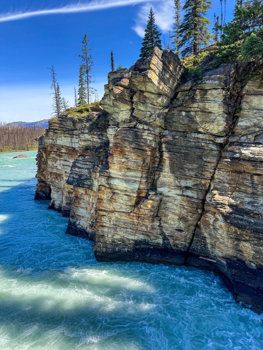 PEAKVISTAcf's tweet photo. Nature doesn't need filters—it creates masterpieces on its own. 🌿💙
Would you visit this place if you had the chance? 👇 https://t.co/XcstHVU7ad