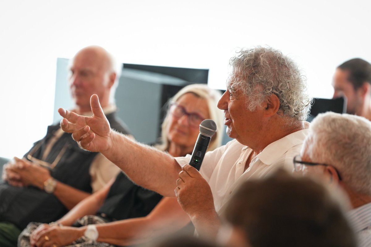 paysdelaloire's tweet photo. #RencontresMorançais – Ce soir, @C_MORANCAIS a répondu aux questions des habitants lors de la soirée-débat à Saint-Gilles-Croix-de-Vie. Un temps d’échanges directs et de dialogue. 
Entre 2021 et 2026, la Région a investi plus de 132 millions d’euros au service des habitants de l'Agglomération du Pays de Saint-Gilles-Croix-de-Vie.
