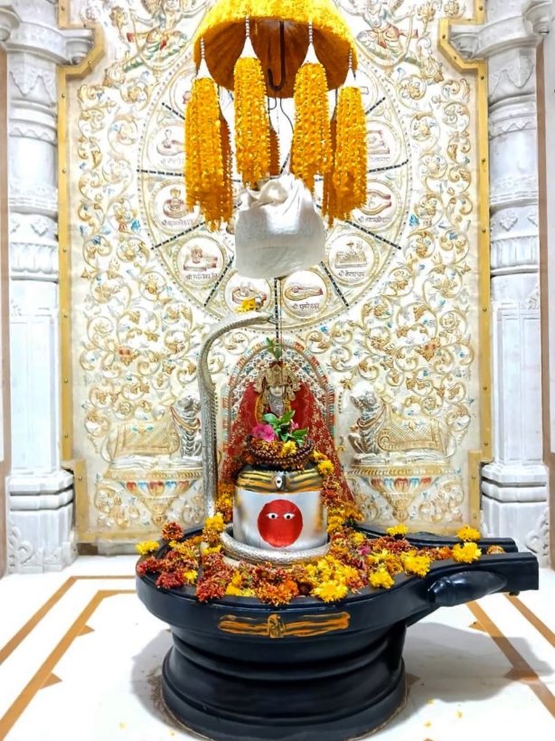 VaradaHanumanji's tweet photo. श्री हनुमानजी मन्दिर, वराड़ा
॥#जय_श्री_राम॥
🙏 श्रींगार दर्शन 🙏
गुरुवार, 23 जुलाई 2026
मारवाड़ी मो. सं. २०८३
आषाढ़ शुक्ल पक्ष, १० (दशमी)
Thursday, 23 Jul 2026
Shree Hanumanji Mandir, Varada
#WaradaHanumanji #Hanumanji #Varada #Hanuman #JayShreeRam #हनुमान #सिरोही #Warada https://t.co/uSfaXZfHHP