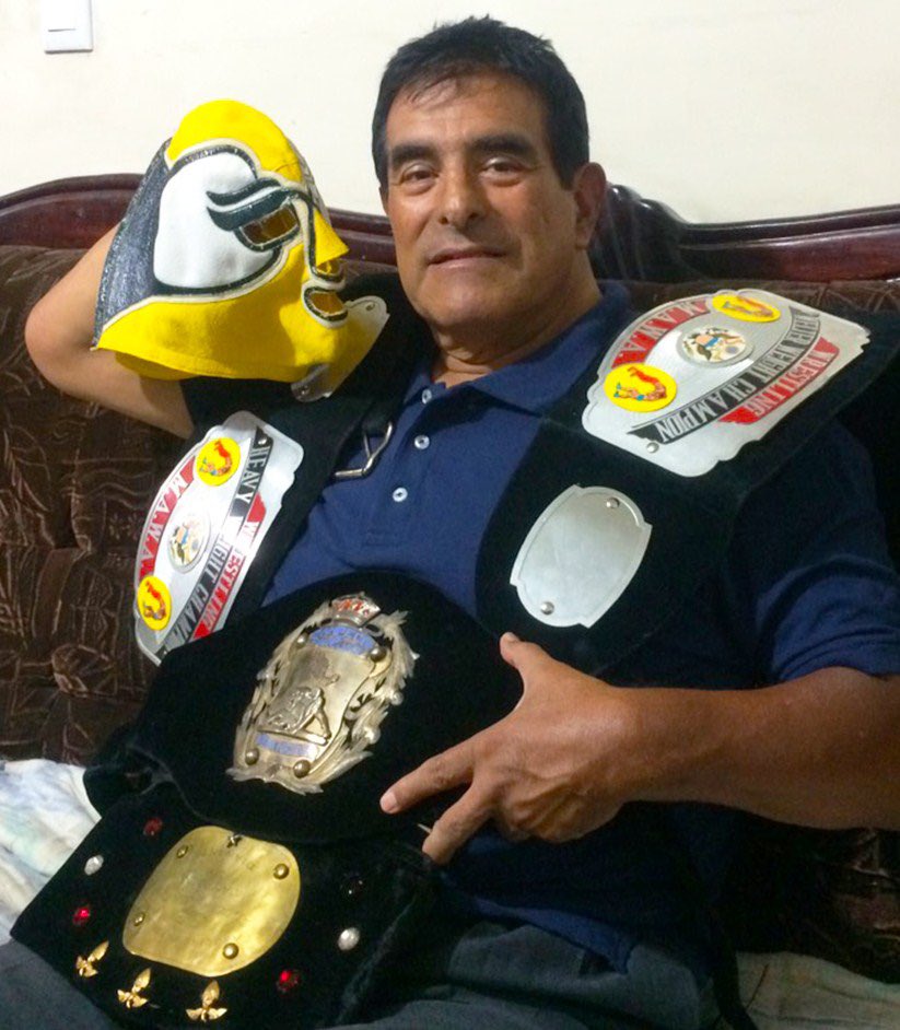 LuchaLibreYYa's tweet photo. #EnUnDíaComoHoy pero de 1947 nacía en la Ciudad de México Don José Luis Melchor Ortiz mejor conocido dentro de los encordados como El Halcón.

¡Hoy en su cumpleaños le deseamos un muy feliz día y muchos años más de vida! https://t.co/nZhl0lccTU